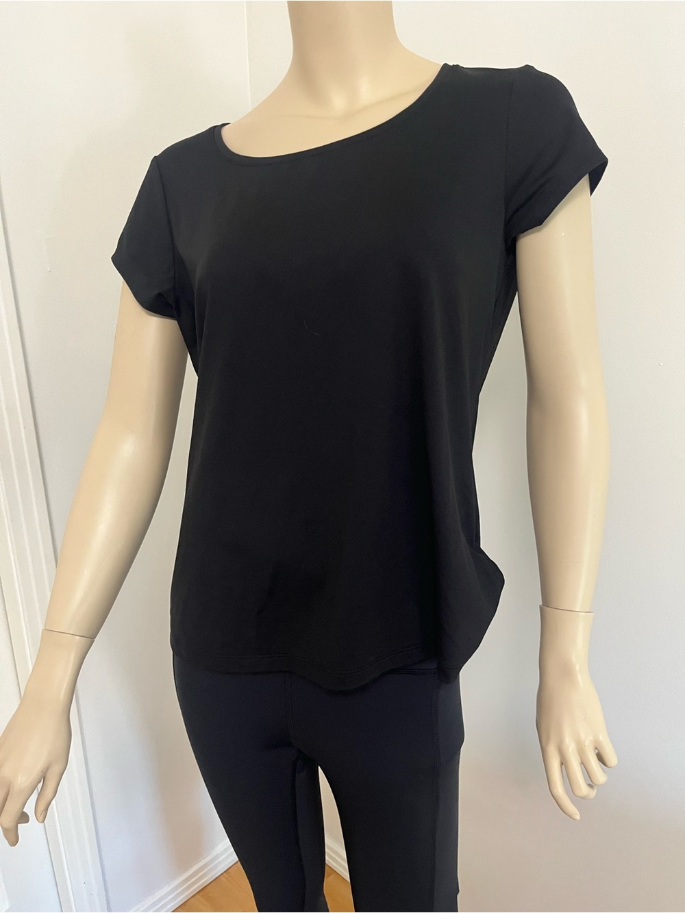 Chico's Black Short Sleeve Scoop Neck Tee